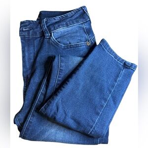 High rise skinny denim blue jeans by Zoe. Size 7